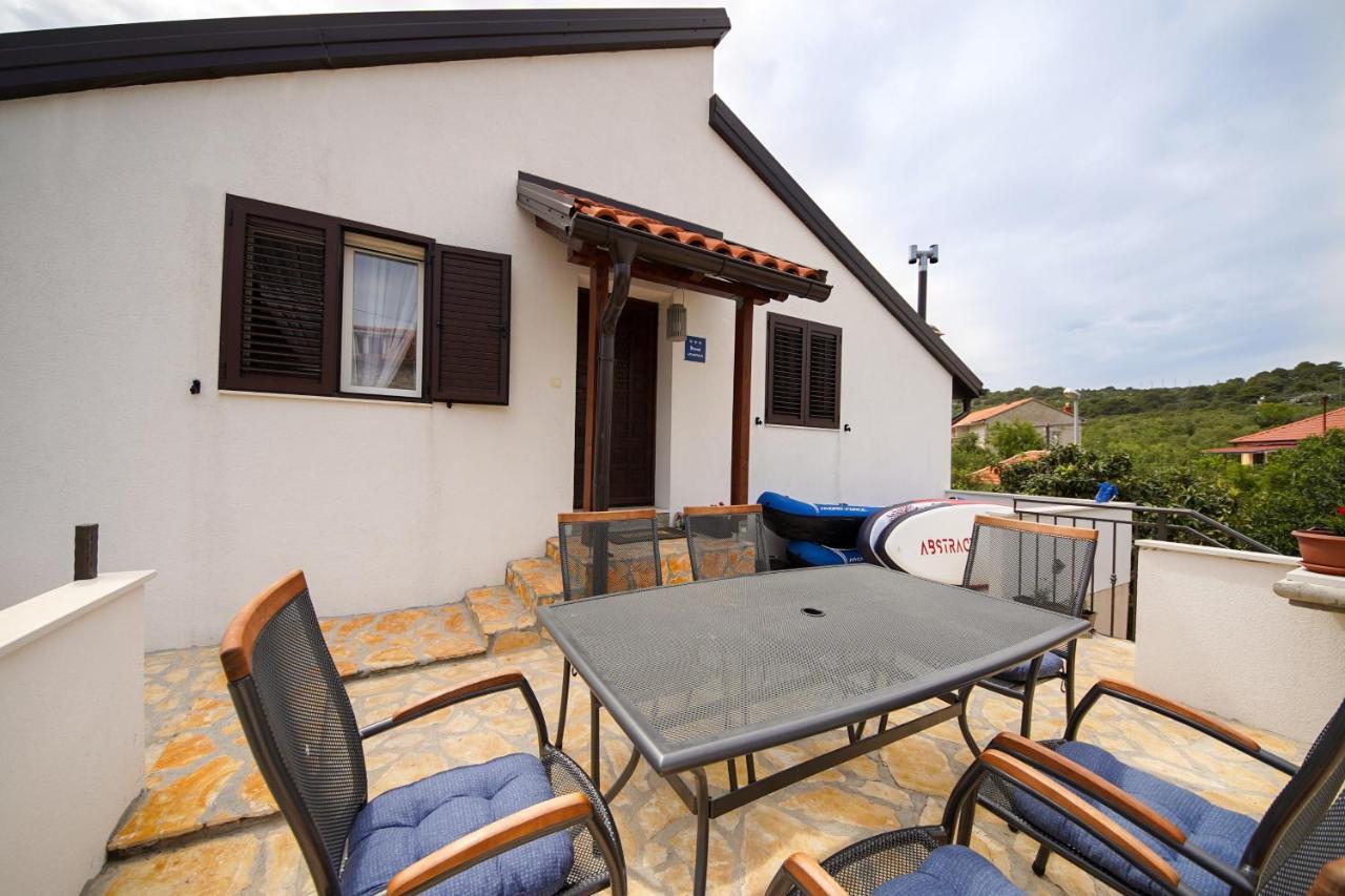 Kaprije Apartmani Tina I Ena Esterno foto