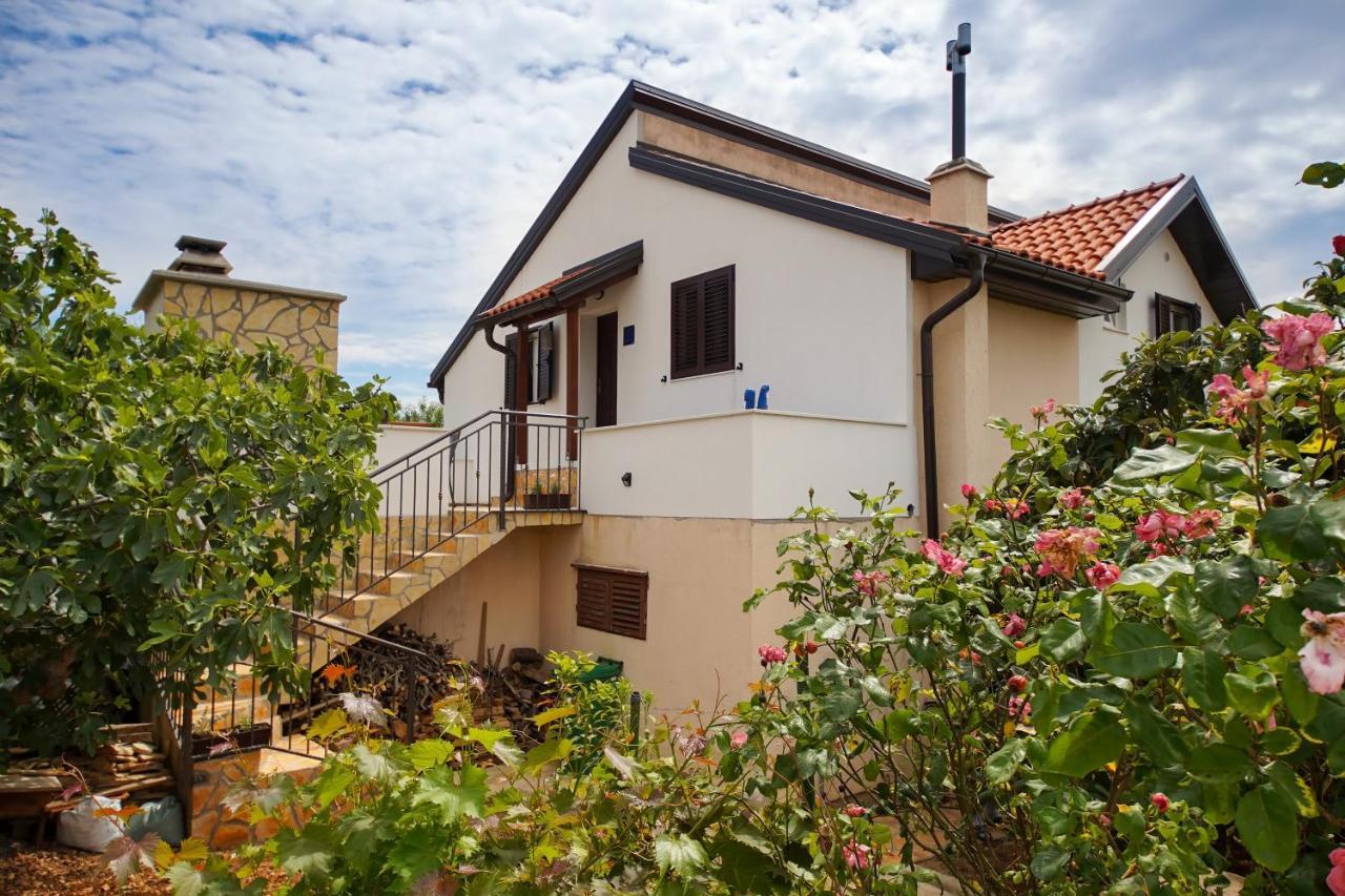 Kaprije Apartmani Tina I Ena Esterno foto