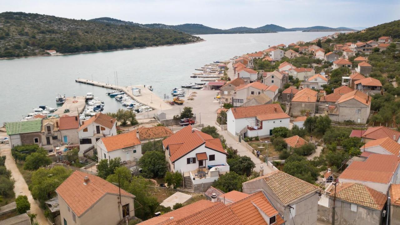 Kaprije Apartmani Tina I Ena Esterno foto