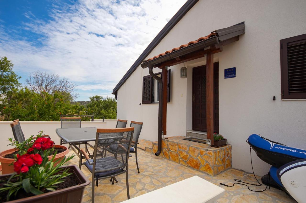 Kaprije Apartmani Tina I Ena Esterno foto