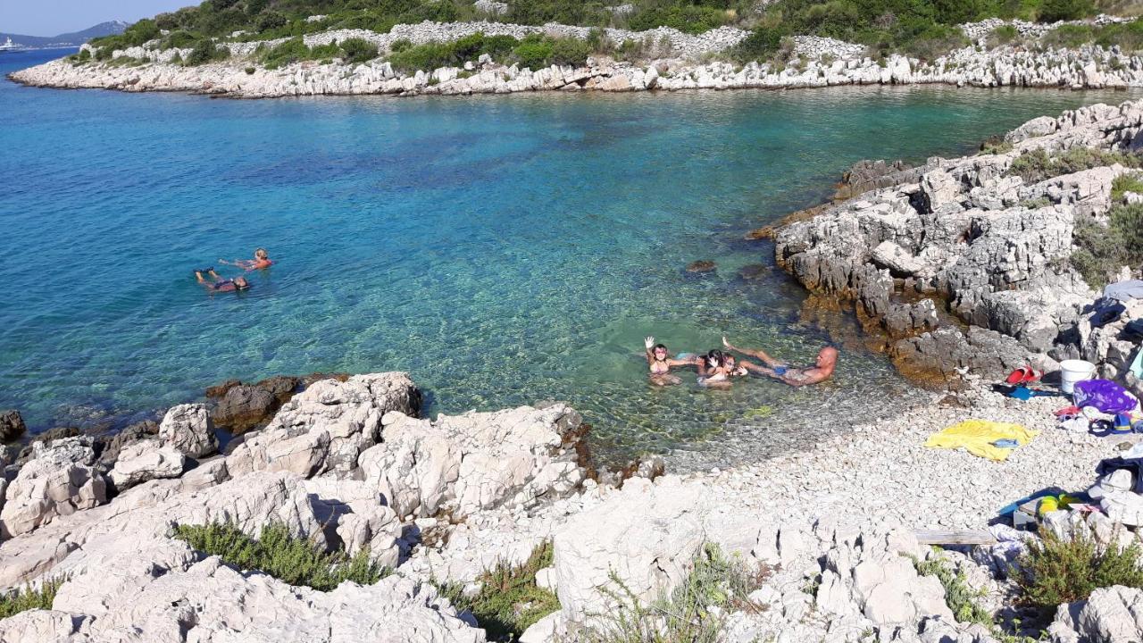 Kaprije Apartmani Tina I Ena Esterno foto