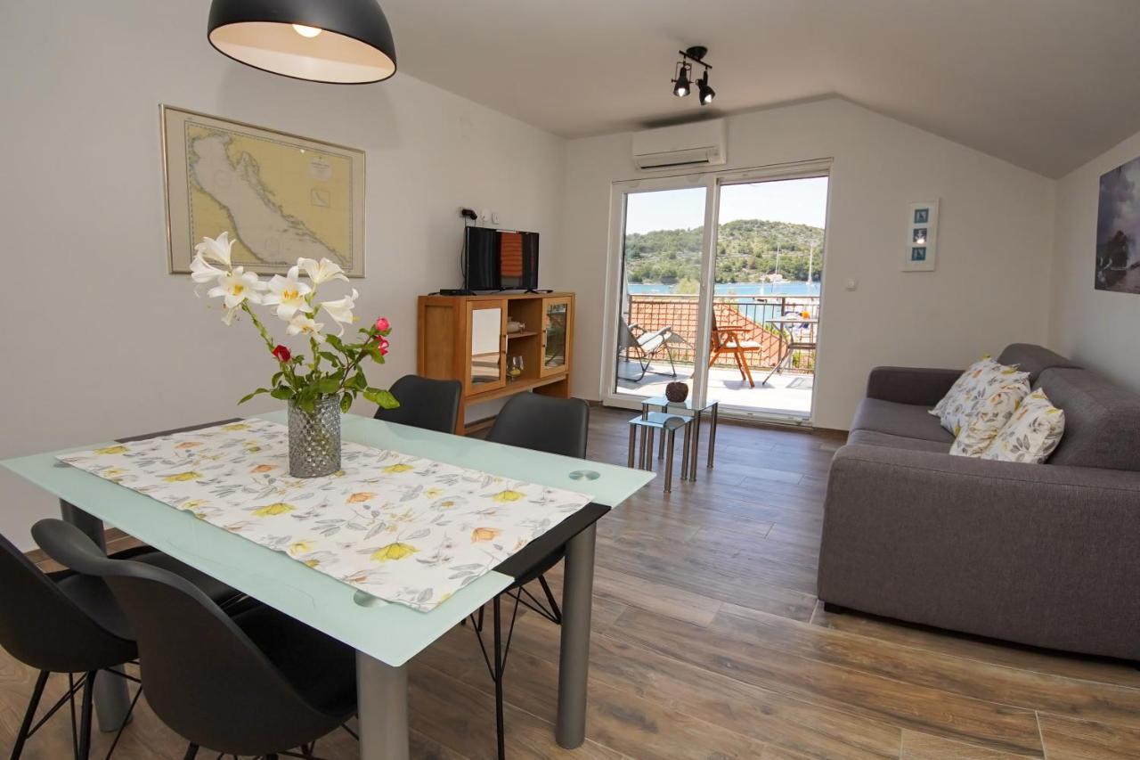 Kaprije Apartmani Tina I Ena Esterno foto