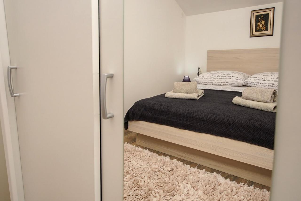 Kaprije Apartmani Tina I Ena Esterno foto