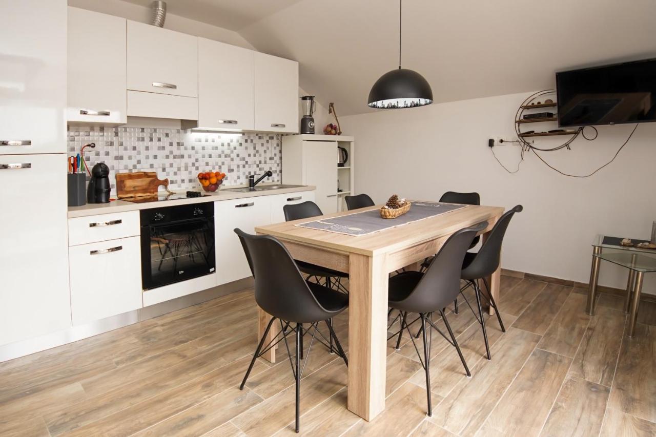 Kaprije Apartmani Tina I Ena Esterno foto