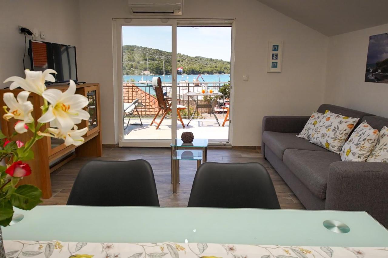 Kaprije Apartmani Tina I Ena Esterno foto