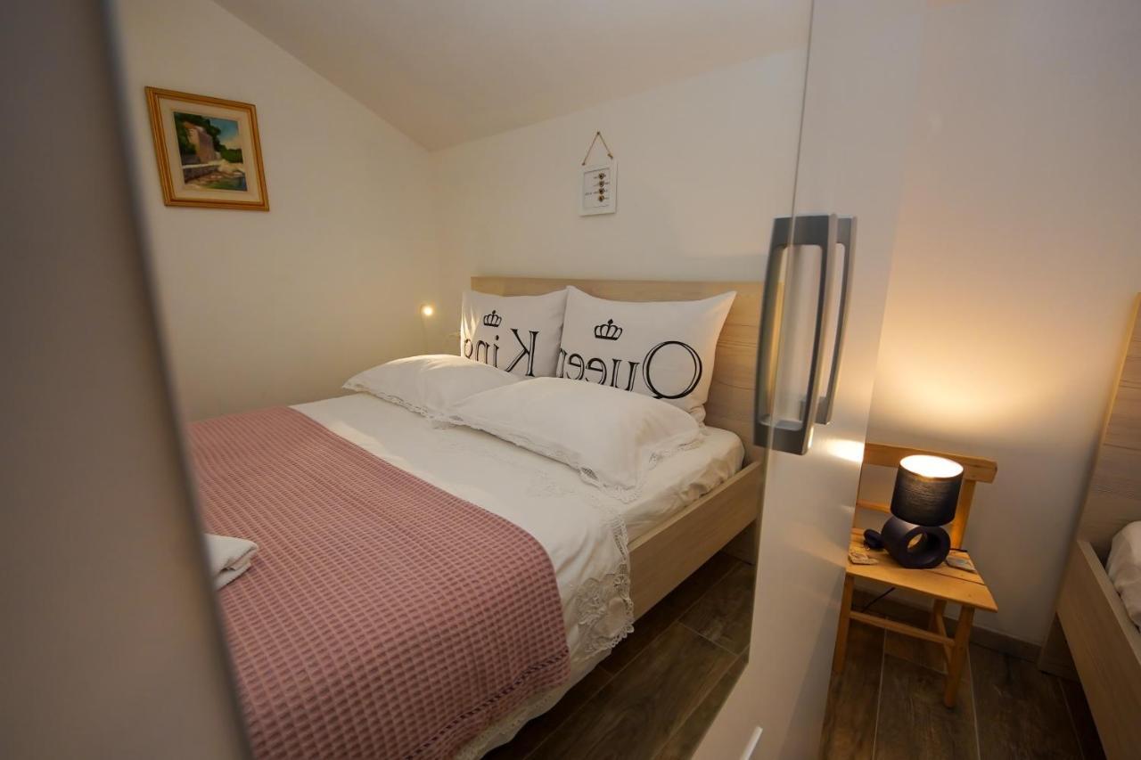 Kaprije Apartmani Tina I Ena Esterno foto