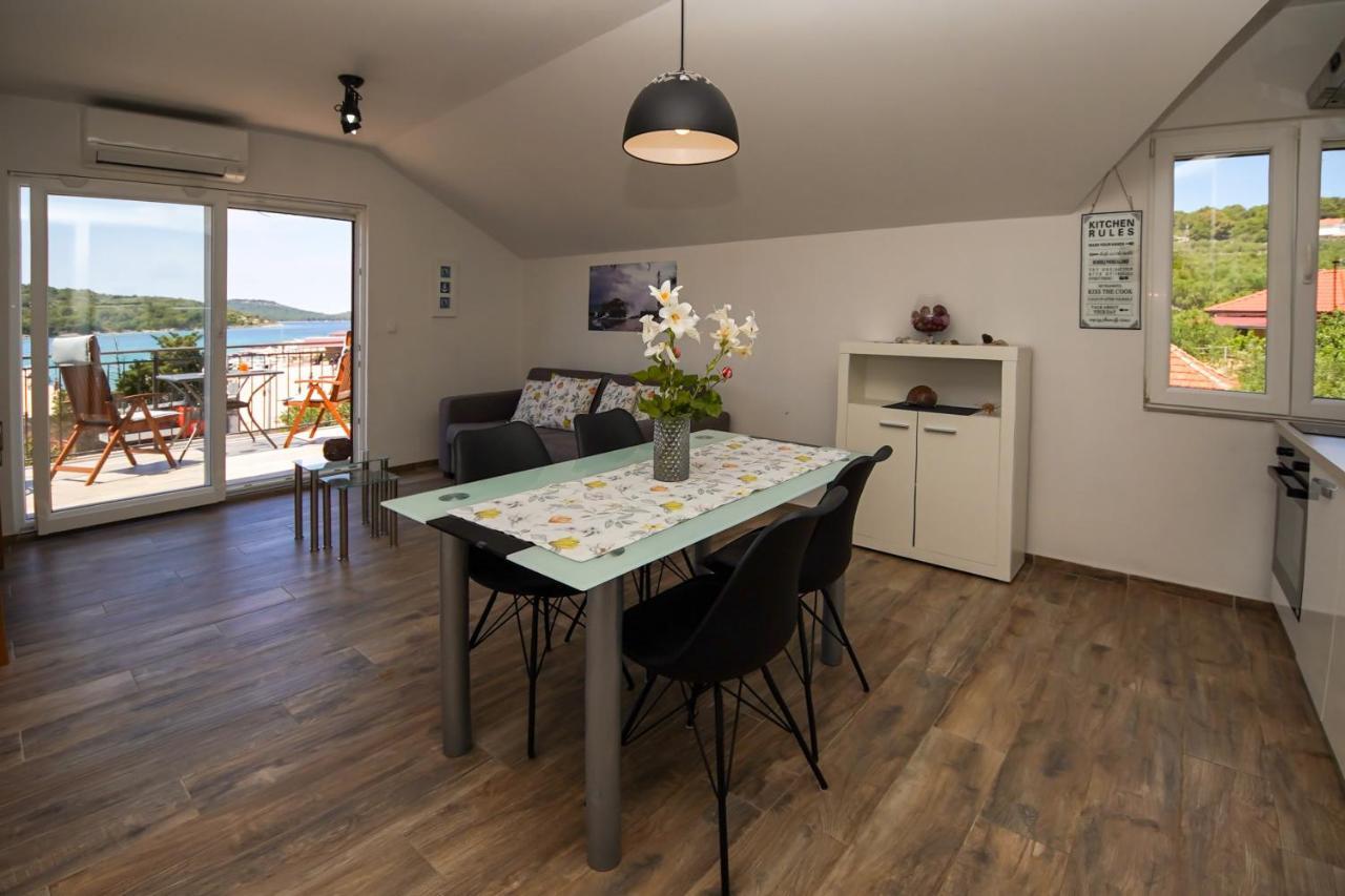 Kaprije Apartmani Tina I Ena Esterno foto