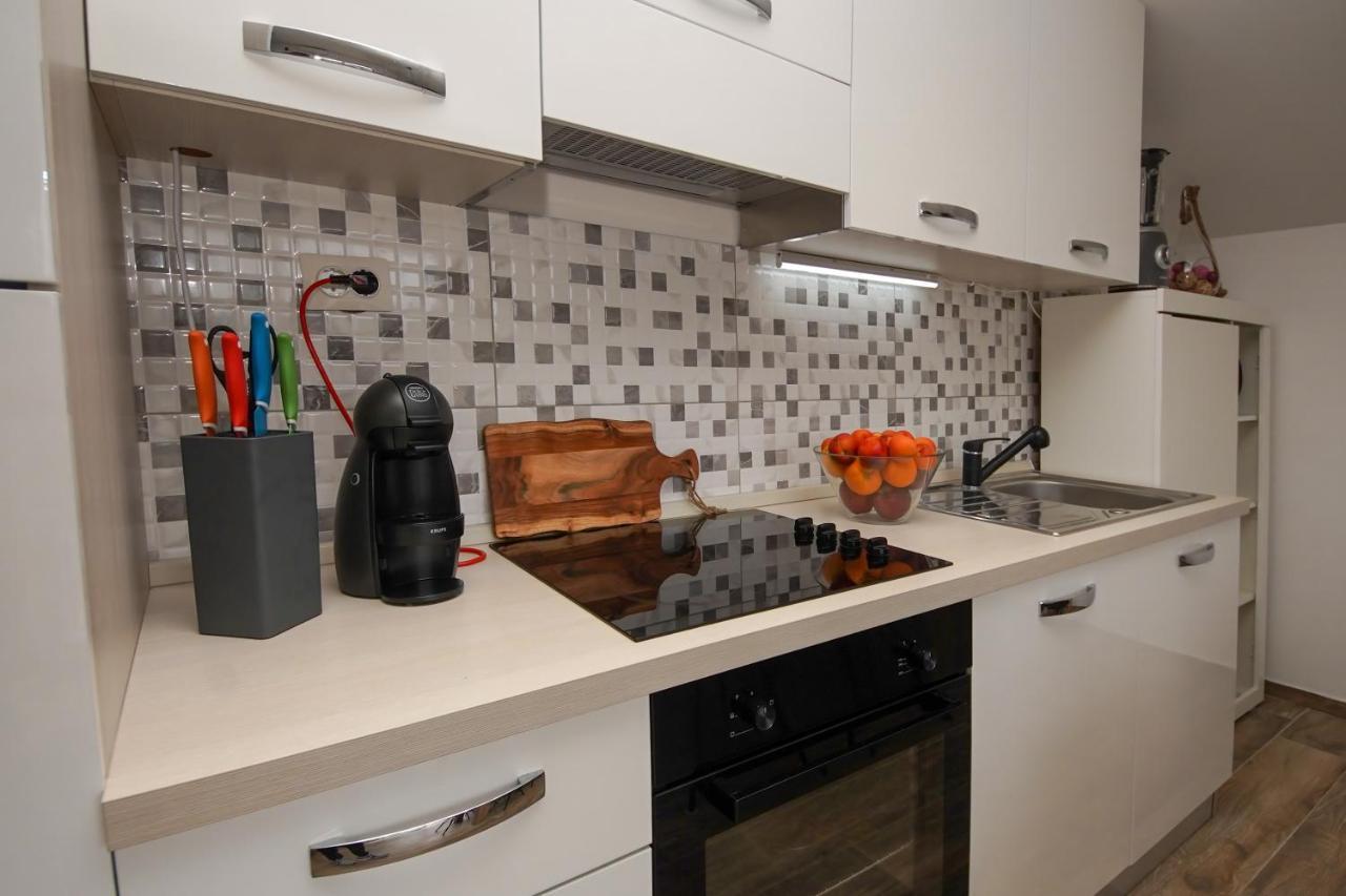 Kaprije Apartmani Tina I Ena Esterno foto