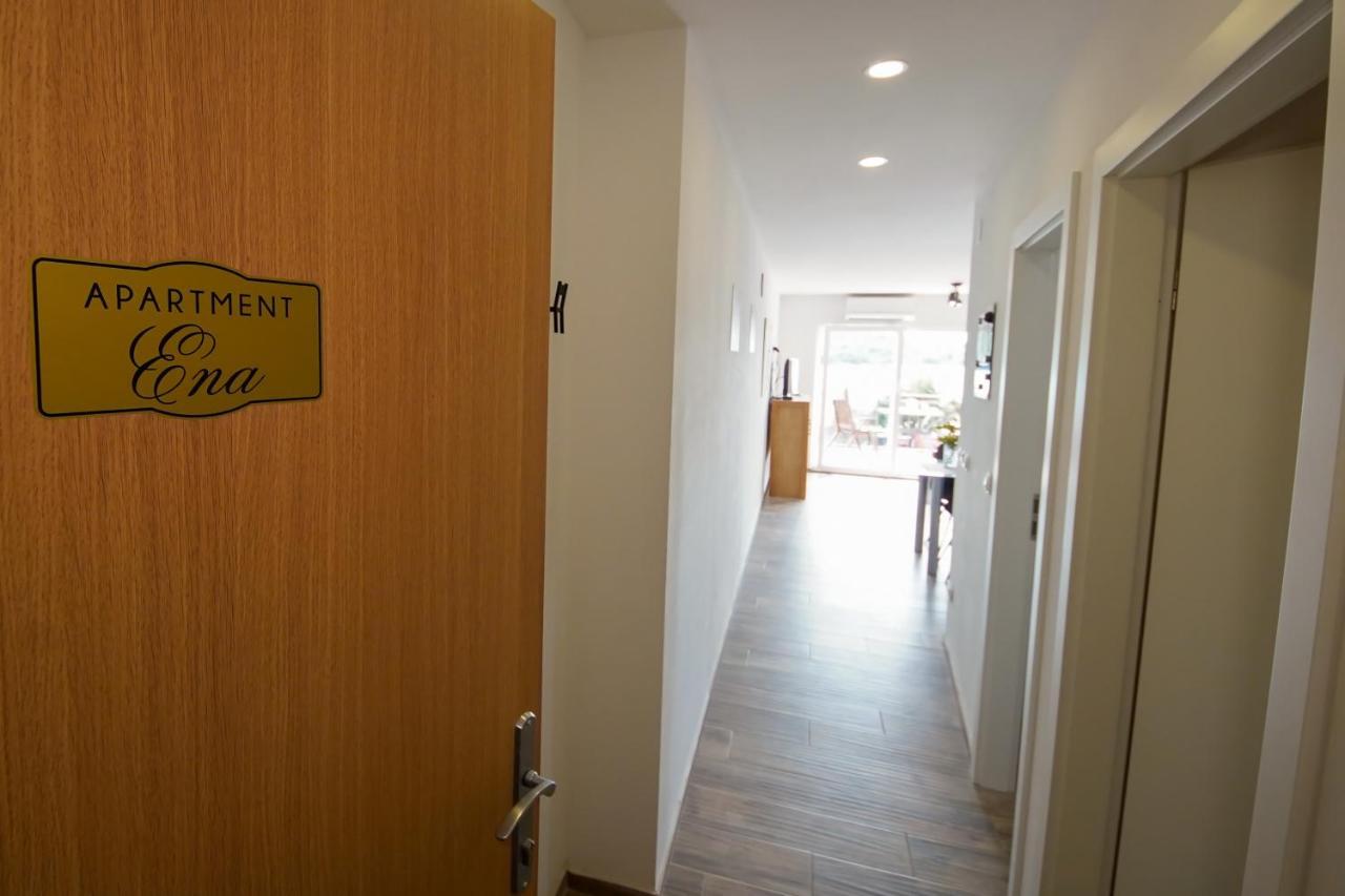 Kaprije Apartmani Tina I Ena Esterno foto