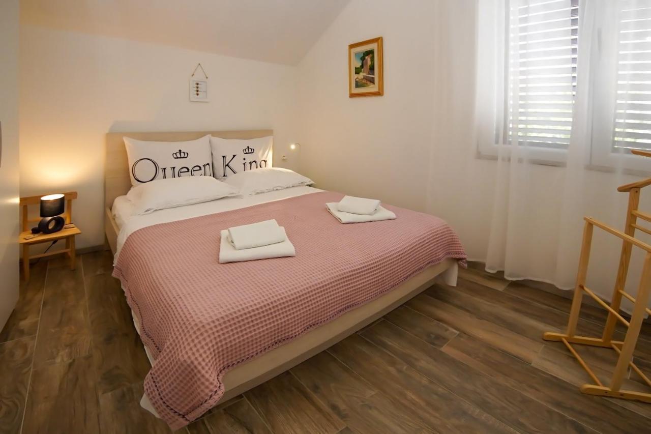 Kaprije Apartmani Tina I Ena Esterno foto