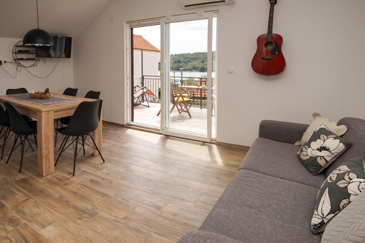 Kaprije Apartmani Tina I Ena Esterno foto