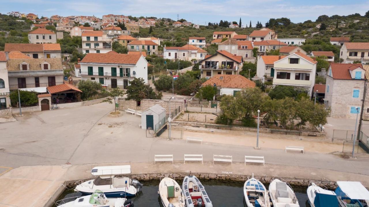 Kaprije Apartmani Tina I Ena Esterno foto