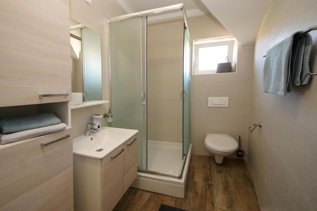 Kaprije Apartmani Tina I Ena Esterno foto