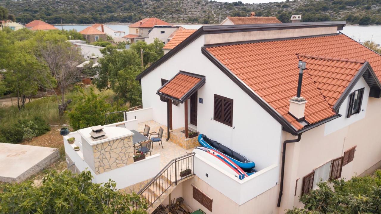 Kaprije Apartmani Tina I Ena Esterno foto